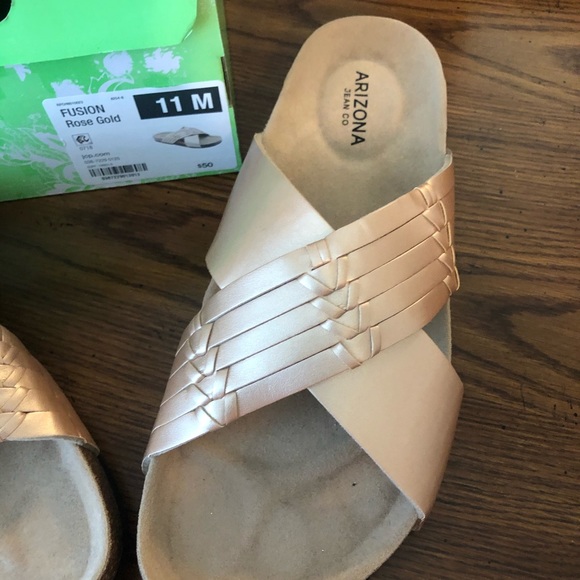 New in box Arizona Rose gold foot bed sandals 11 - Picture 3 of 4